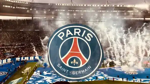 والپیپر پاریس سن ژرمن با لوگو باشگاه