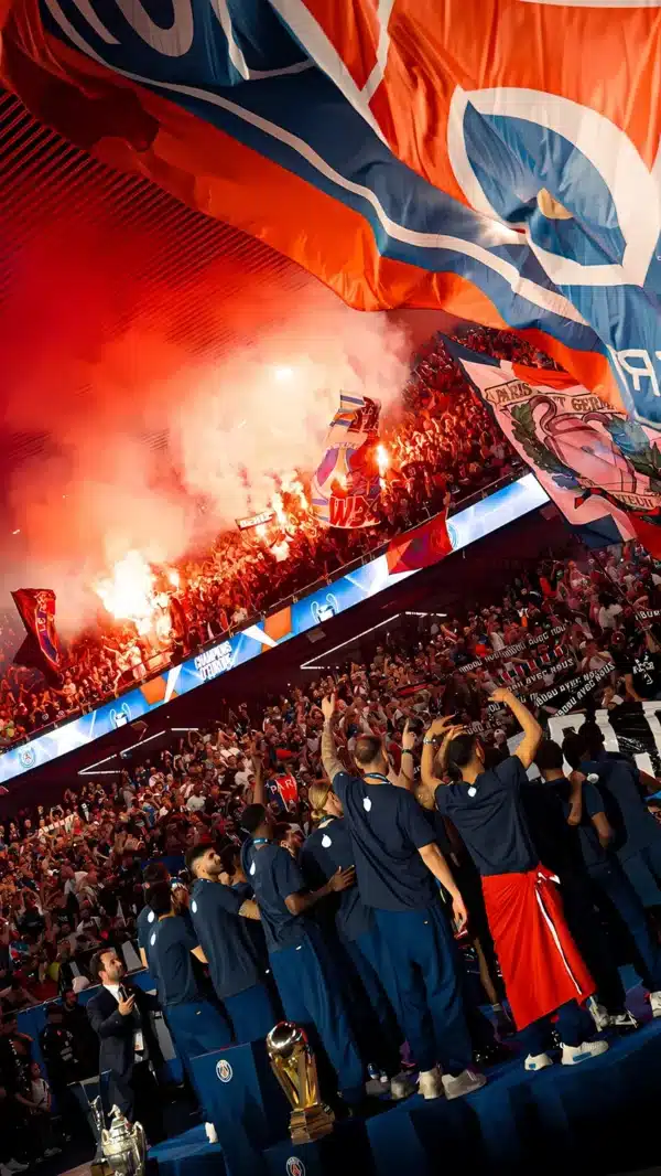 والپیپر پاریس سن ژرمن با حضور لیونل مسی