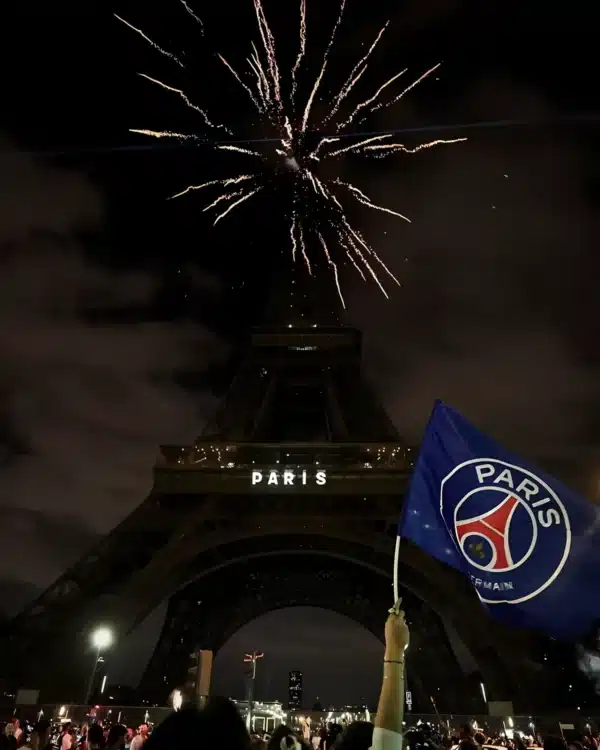 والپیپر پاریس سن ژرمن از ورزشگاه پارک د پرنس