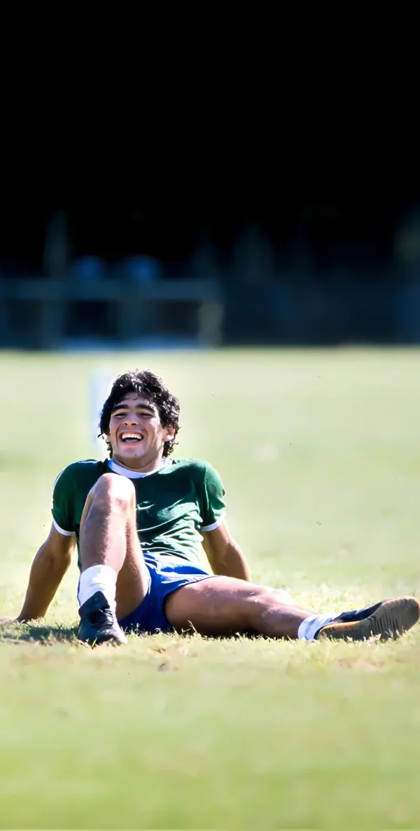 تصویر مارادونا در لحظه گل افسانه‌ای به انگلیس